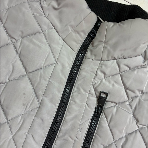 Women’s Large Sleeveless Andrew Marc Gray Quilted Vest Black Ribbed Stretch Trim - Picture 9 of 14